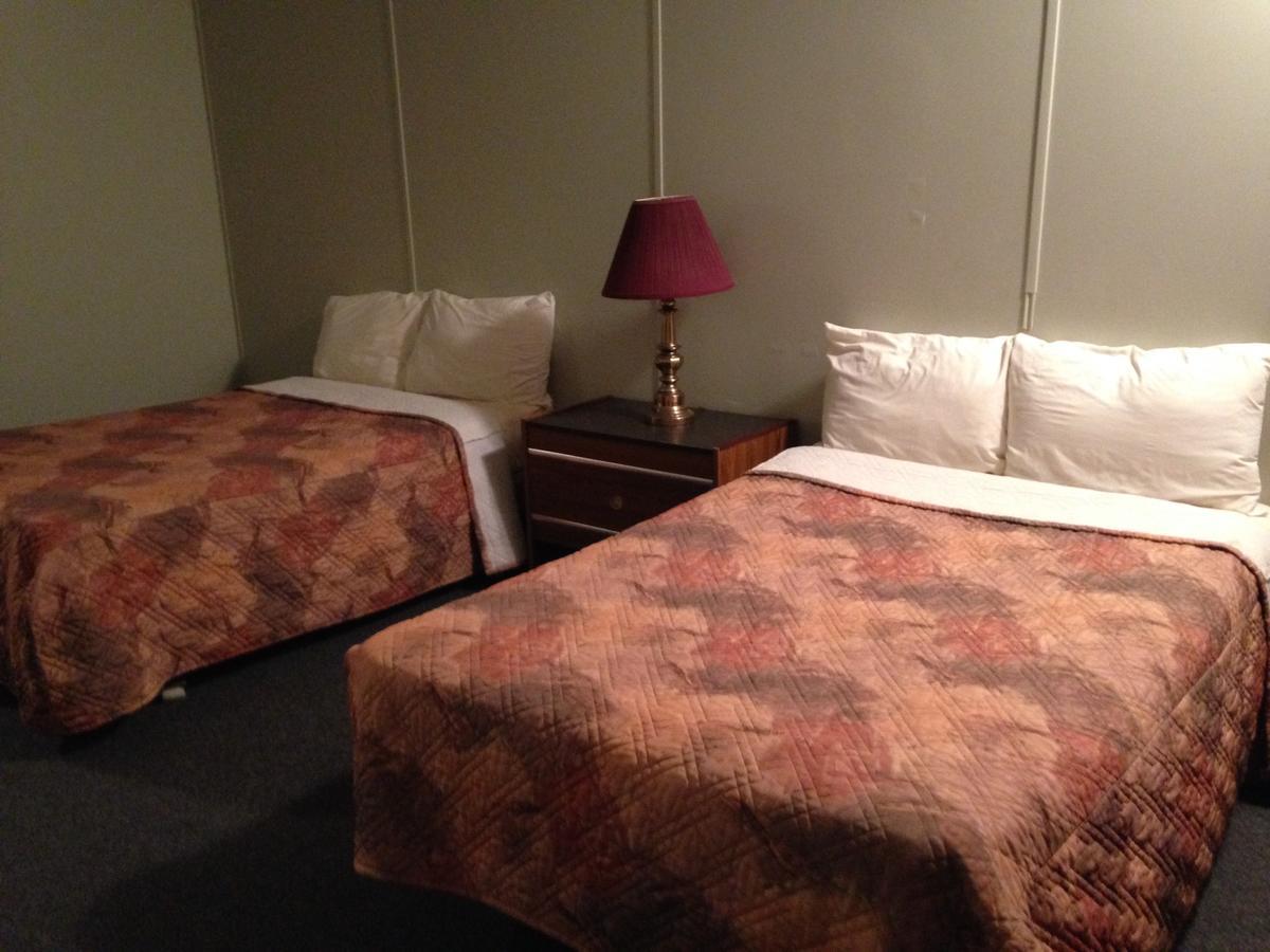 Macklin Motor Inn Exterior photo