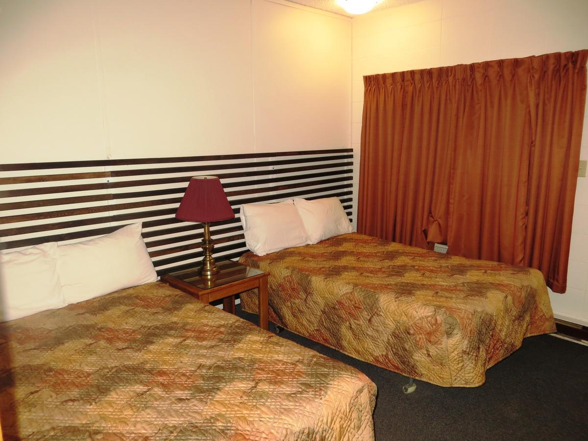 Macklin Motor Inn Exterior photo