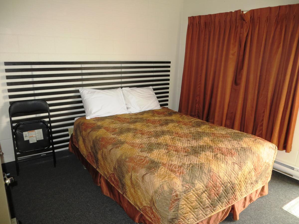 Macklin Motor Inn Exterior photo