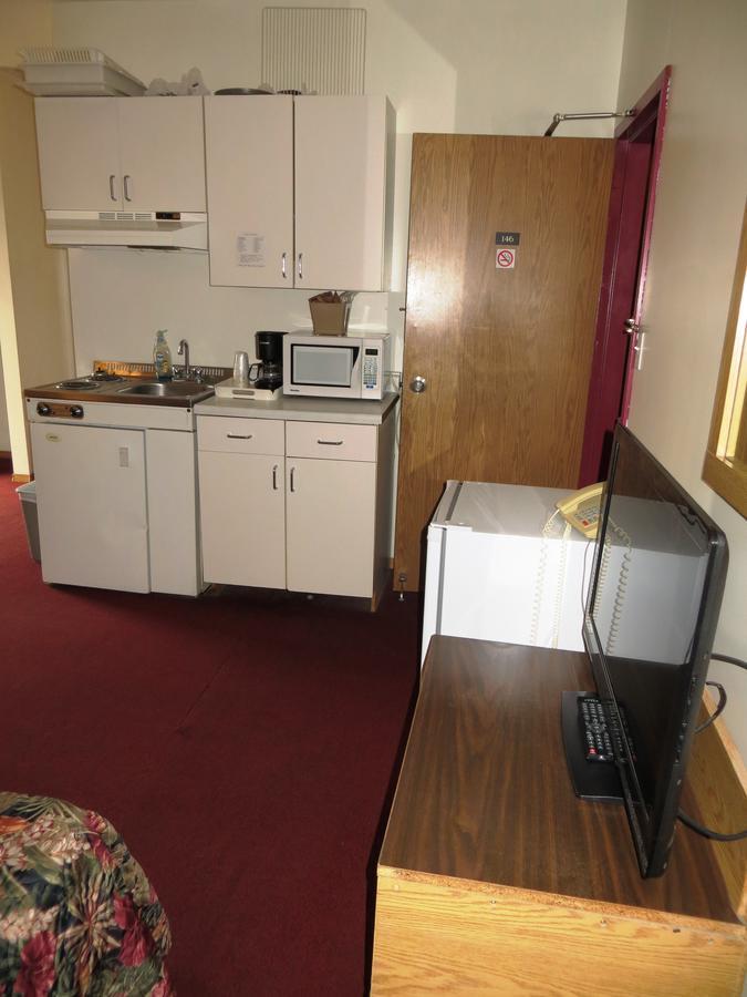 Macklin Motor Inn Exterior photo