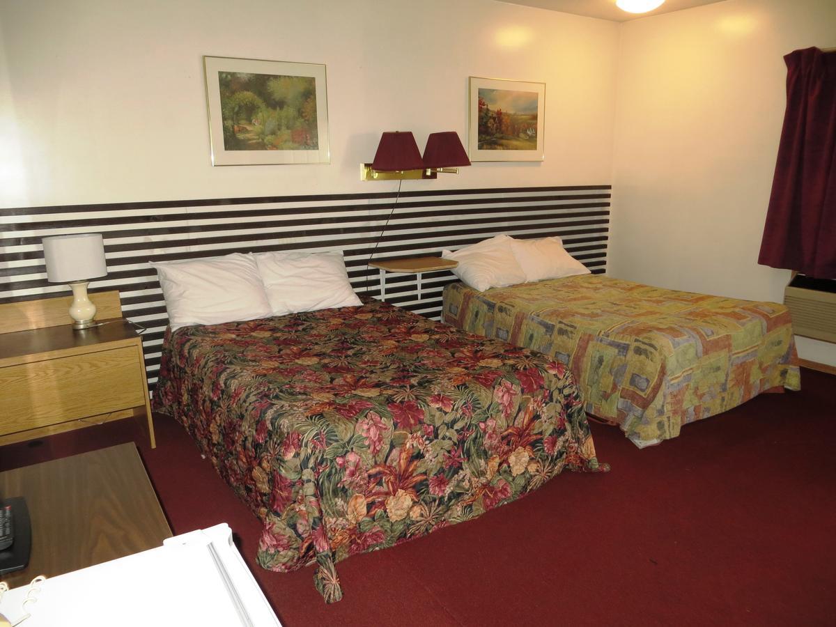 Macklin Motor Inn Exterior photo